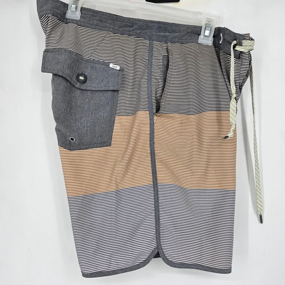 Vuori Board Shorts Mens 36 Performance Striped Casual Summer Beach